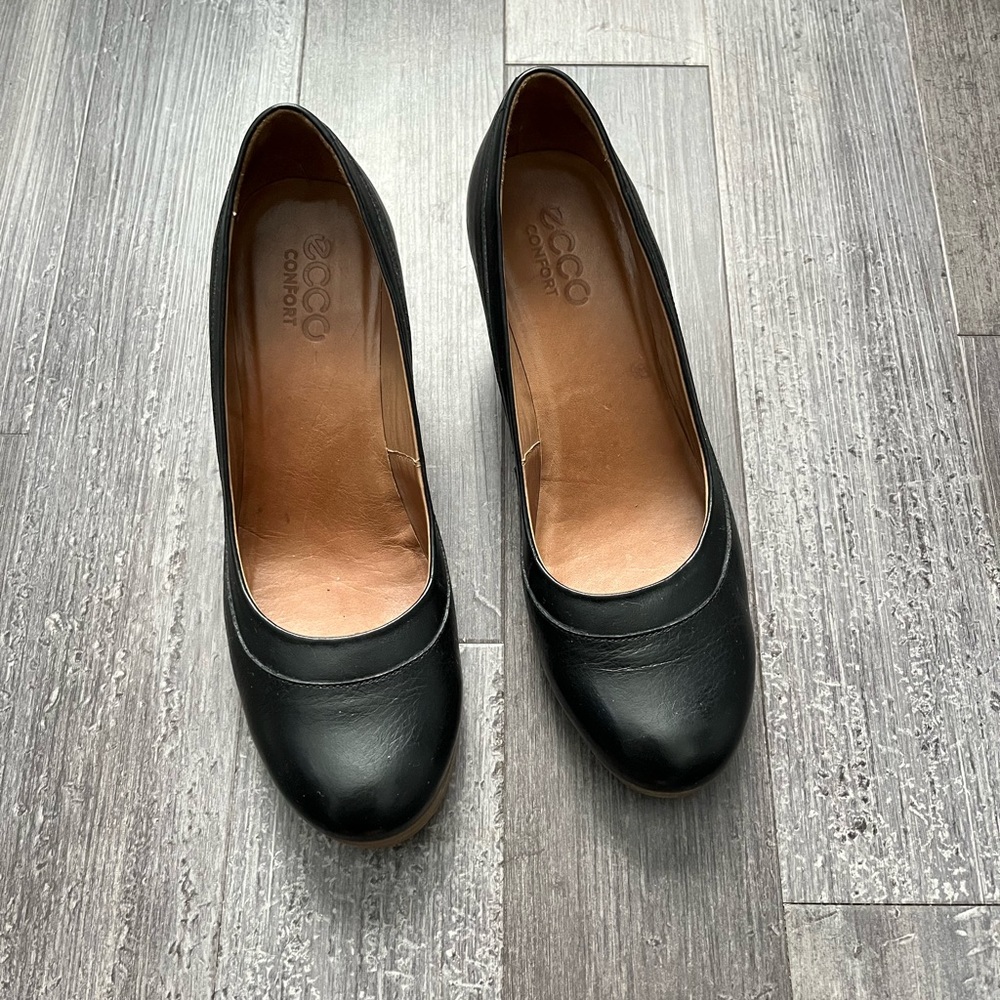 Ecco pumps size 38
